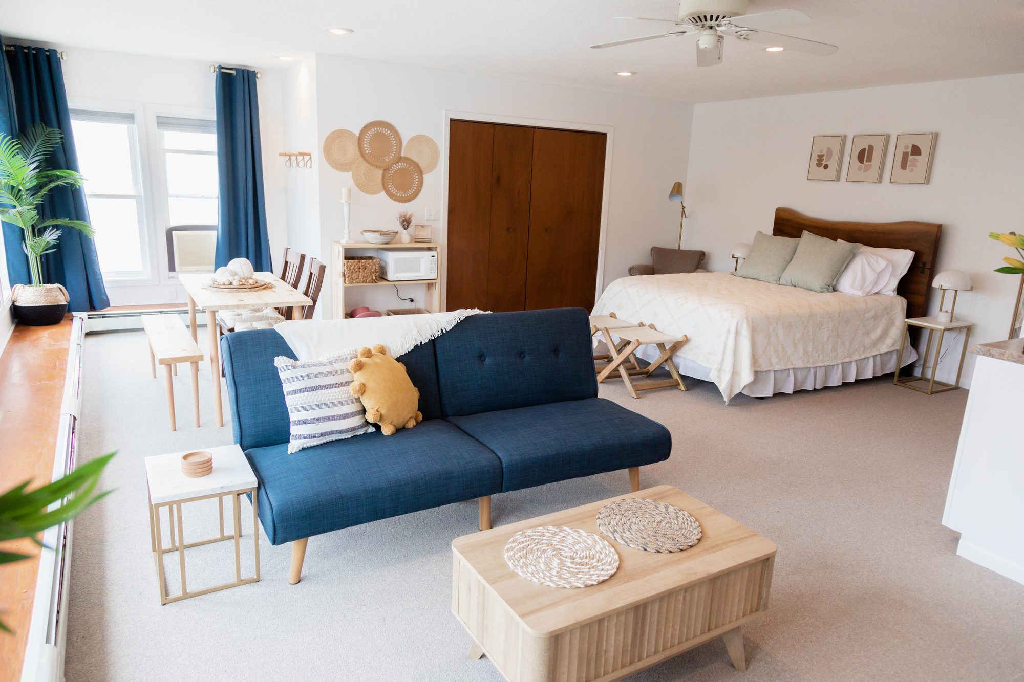 Suite A queen bed and queen futon
